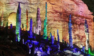 長沙出發(fā)到黃龍洞、天門山二日游