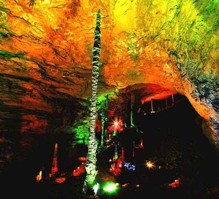 長沙出發(fā)到溶洞奇觀黃龍洞、天門山、玻璃棧道、鳳凰古城九景往返三日游