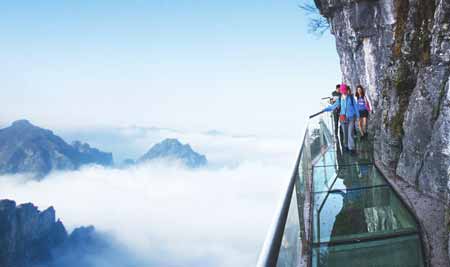 張家界國家森林公園、天子山、袁家界、金鞭溪、十里畫廊、玻璃橋、天門山、玻璃棧道兩晚三日游